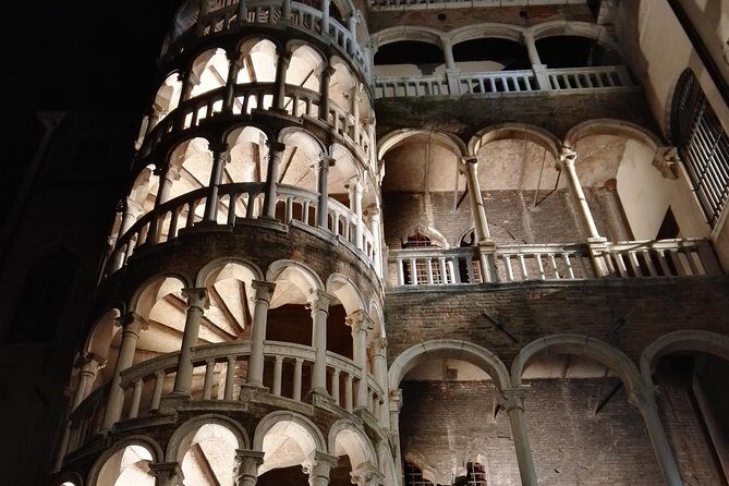 Venice Ghost & Legends Walking City Tour - Stop 1: Campo San Bartolomeo and the Art of Being Unlost