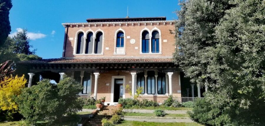 Venice: Giudecca Island Discover Walking Tour - Giudecca by waterbus: the calm start you didn’t plan for