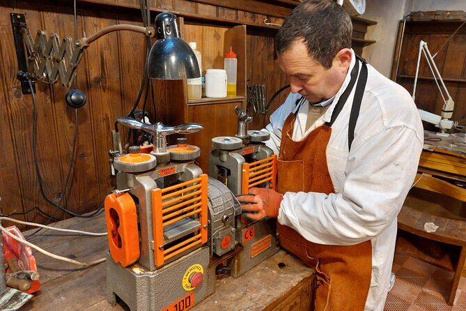 Venice : Goldsmith's Workshop - Make Your Own Ring in 925 Silver - What You Get at the End: Your Ring and a Gift Box