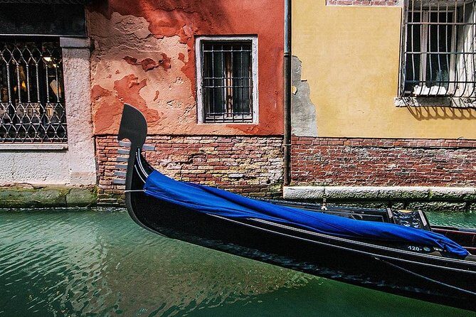 Venice Gondola Experience - What You’re Really Buying: a Shared 30-Minute Venice Gondola