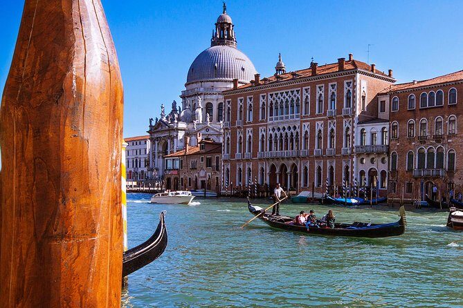 Venice Gondola Experience - Comfort and Seating: Shared Gondola Means Shared Tradeoffs