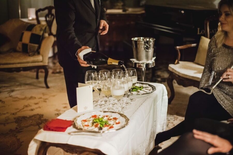 Venice: Gondola Ride and a Gala Dinner in a Venetian Palace - Key highlights worth your attention
