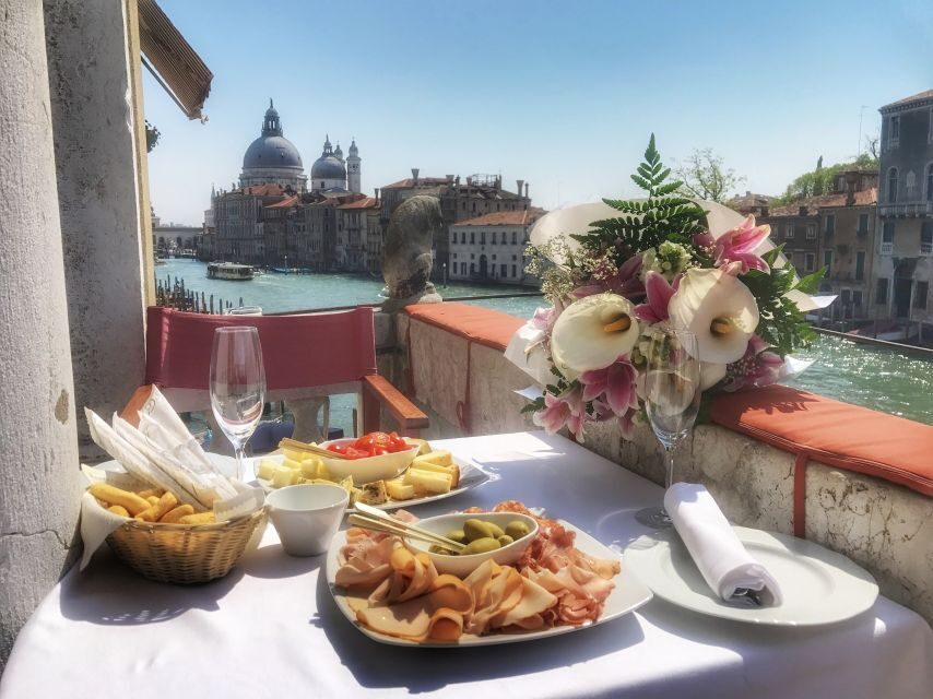 Venice: Gondola Ride and a Gala Dinner in a Venetian Palace - FAQ