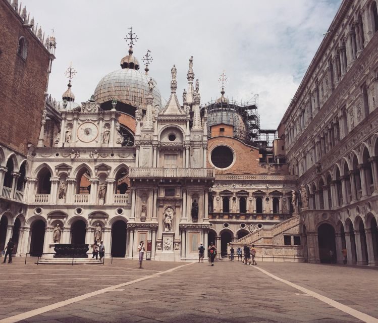 Venice: Gondola Ride and Skip the Line Doge's Palace Tour - Who this gondola + Doge’s Palace tour suits best