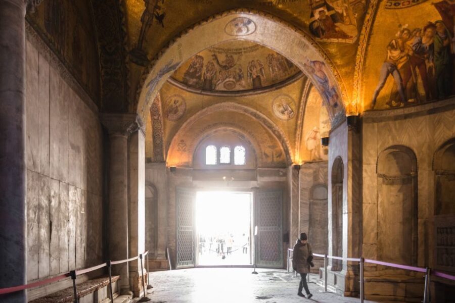 Venice: Gondola Ride & Guided Tour of St. Mark's Basilica - St. Mark’s Basilica: seeing the gold mosaics without the grind