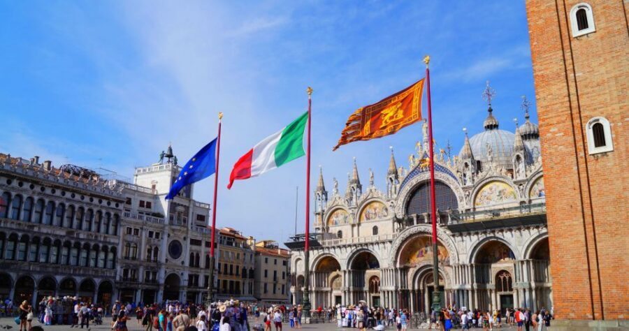 Venice: Gondola Ride & Guided Tour of St. Mark's Basilica - Gondola Gallery: why the boat looks the way it does