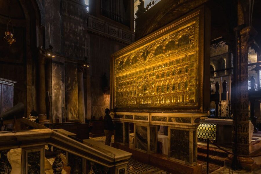 Venice: Gondola Ride & Guided Tour of St. Mark's Basilica - Who this tour fits best