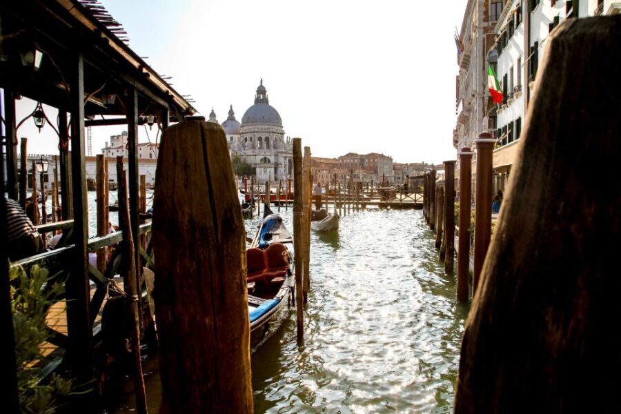 Venice: Gondola Ride with Live Guide or Audio Guide - From Madonna della Salute to the Grand Canal: Your 20-Minute Walking Start