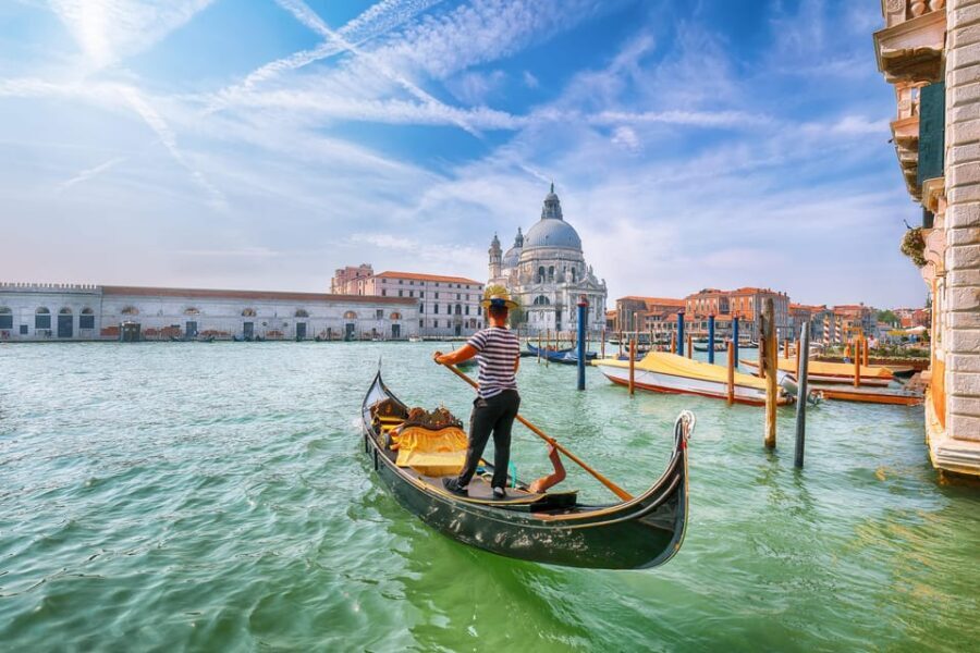 Venice: Gondola Ride with Live Guide or Audio Guide - 30 Minutes in a Gondola: How the Ride Feels (and What to Notice)