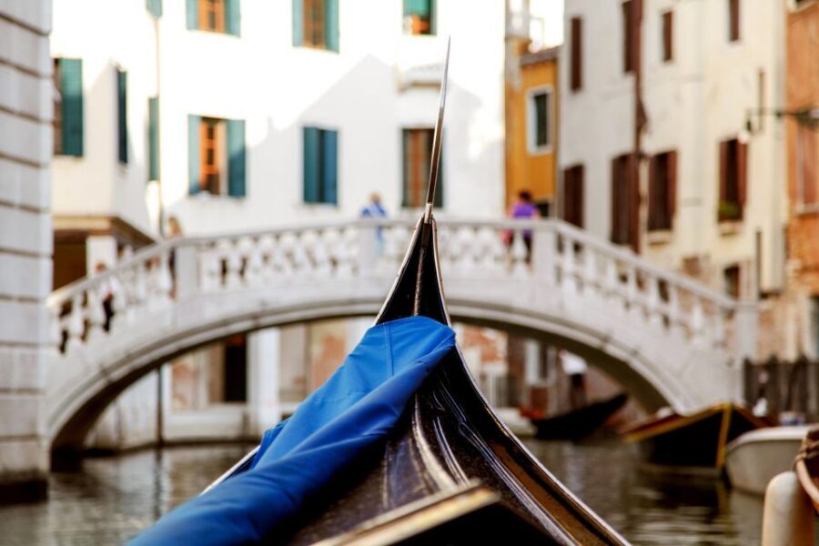 Venice: Gondola Ride with Live Guide or Audio Guide - Meeting Point Reality in Venice: How to Not Get Stuck Confused