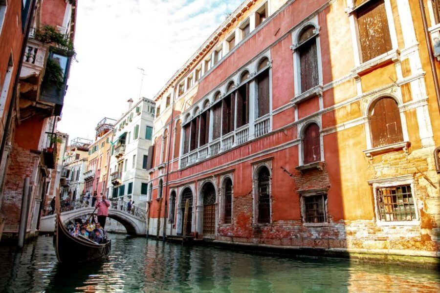 Venice: Gondola Ride with Live Guide or Audio Guide - Who This Gondola Ride Is Best For