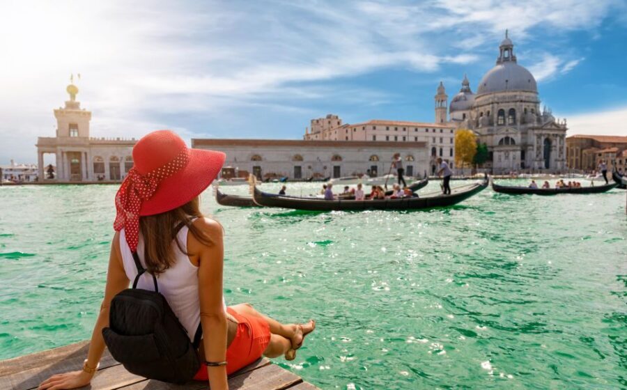 Venice: Gondola Tour under the Bridge of Sighs & Audio Guide - Meeting near Saint Mark’s Square: find the gondolas fast