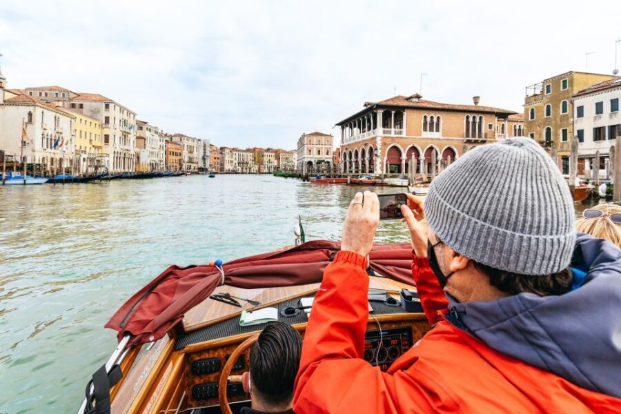Venice: Grand Canal Boat Tour - Leaving St. Mark’s Behind: The First Glimpses of Venice’s Waterfront