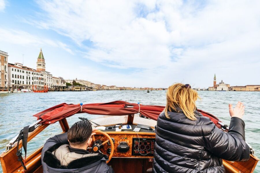 Venice: Grand Canal Boat Tour - Casino Glimpses and the Soirees’ Palace: Ca’ Vendramin Caliergi and Ca’ Pisani Moretta