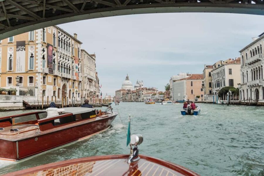 Venice: Grand Canal by Boat with Expert Guide - Dress code and comfort rules you should know before you leave