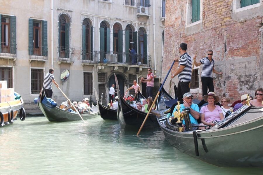 Venice: Grand Canal by Gondola with Live Commentary - Key things worth knowing before you go