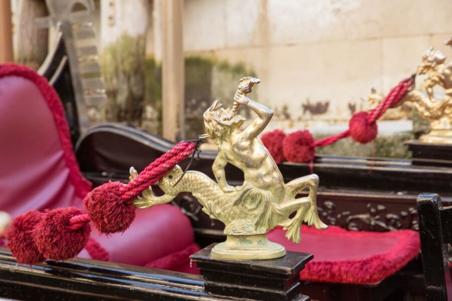 Venice: Grand Canal by Gondola with Live Commentary - Gondola Gallery: where the craft becomes part of the experience