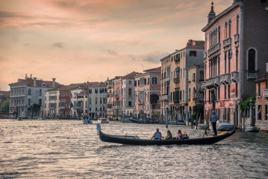Venice: Grand Canal by Gondola with Live Commentary - Price and value: what you’re really paying for