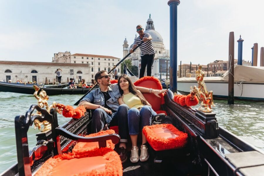 Venice: Grand Canal Gondola Ride with App Commentary - Key things to know before you go