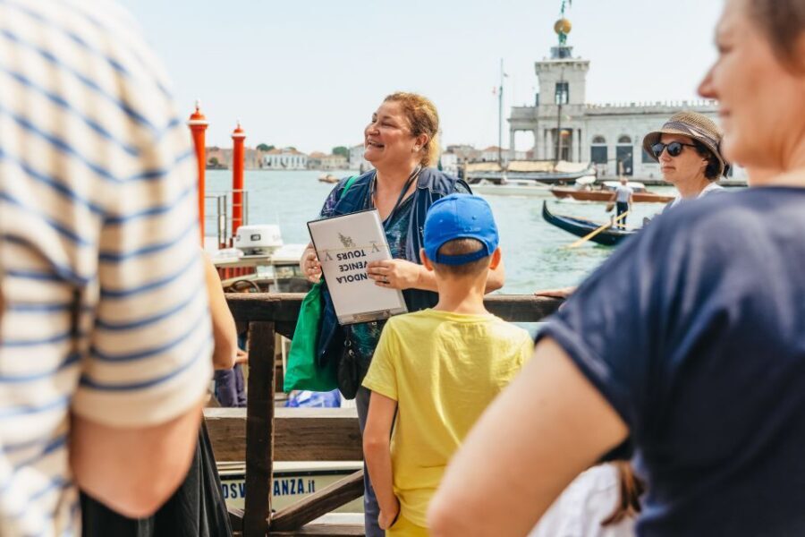 Venice: Grand Canal Gondola Ride with App Commentary - Shared Grand Canal gondola: what makes this one work
