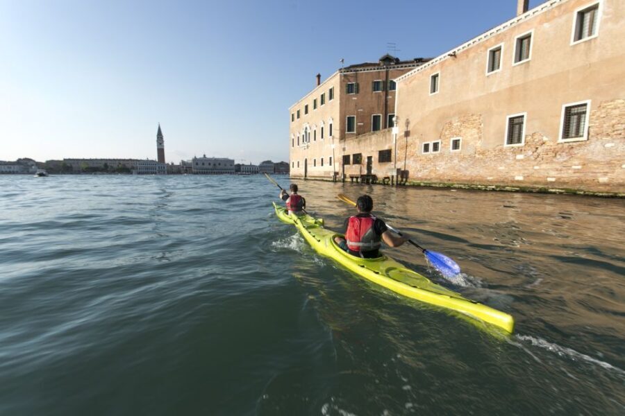 Venice: Guided Canal Kayak Tour at Day, Night, or Sunset - Effort, gear, and what to bring so you’re comfortable