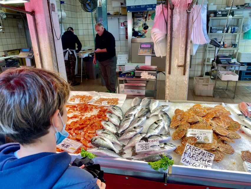 Venice: Guided City Highlights and Street Food Tour - Rialto Market Stop: Fresh Ingredients and the Real Market Mood