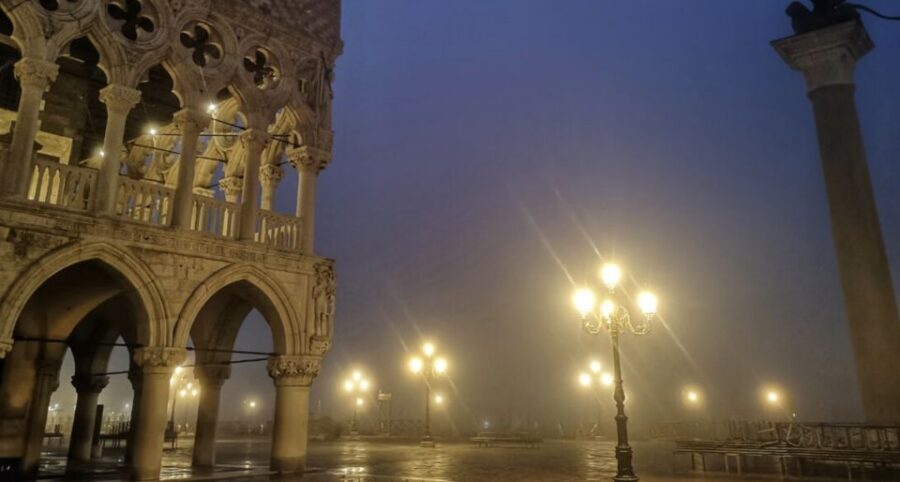 Venice: Guided Night Walking Tour & Saint Mark's Basilica - Piazza San Marco: the guide turns landmarks into a map