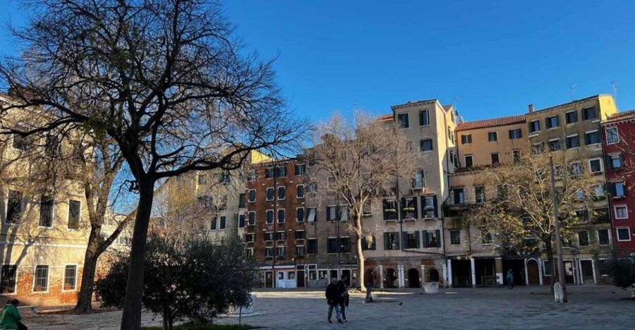 Venice: Guided Tour of the Jewish Ghetto and Synagogue Visit - Old and New Ghetto architecture: what to look for as you walk