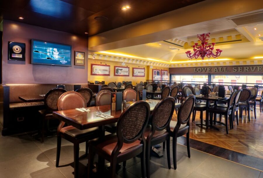 Venice: Hard Rock Cafe with Set Menu for Lunch or Dinner - Noise, Refills, and the Real-Life Hard Rock Atmosphere