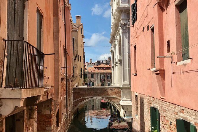 Venice Hidden Gems and Secrets Tour with a Local in Small Group - Campo San Barnaba: legends at the well plus a floating-market vibe