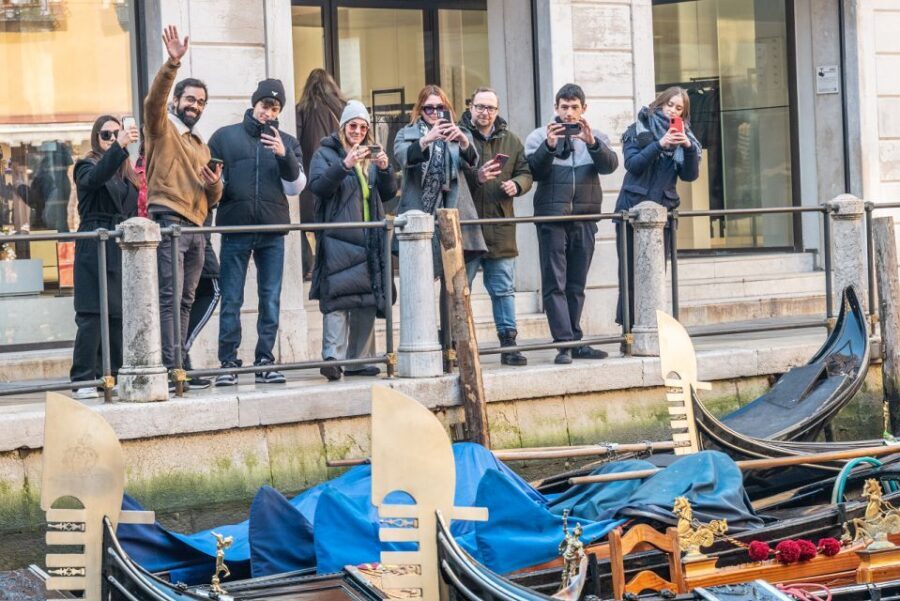Venice: Hidden Spots Guided Photography Tour - Wandering Characteristic Alleys and Venetian-Only Corners