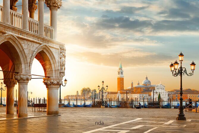 Venice Highlights Self Guided Scavenger Hunt and Walking Tour - Campo San Polo and the approach to Rialto Bridge