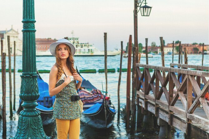 Venice Highlights with Local: Private Walking Tour & Gondola Ride - Meeting at Campo San Luca: central, but don’t rely on luck