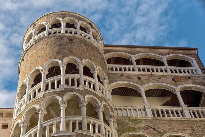 Venice Highlights with Local: Private Walking Tour & Gondola Ride - Campo San Luca: Rialto area vibes and a quiet courtyard moment