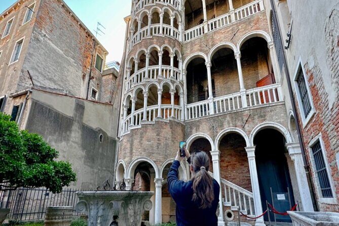 Venice in A Day: St Mark's Basilica, Doge's Palace & Gondola Ride - Lunch break: use the 1.5 hours well