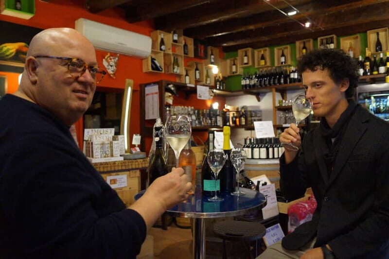 Venice: Italian Prosecco or Red Wine Tasting Expereince - Or choose red wine: same format, different glass