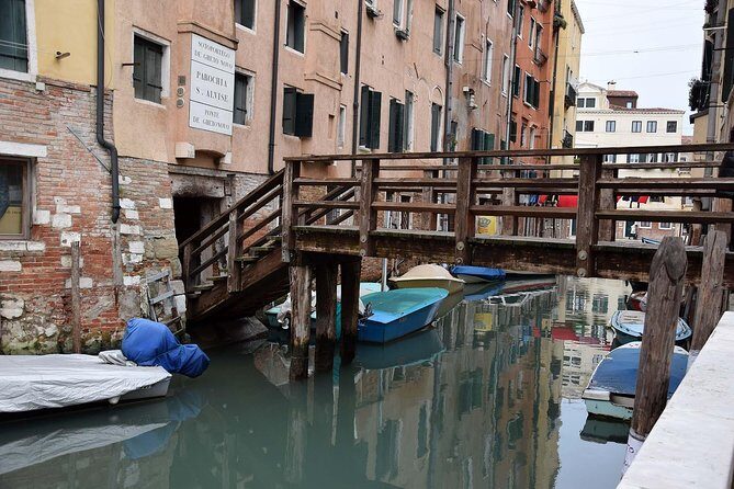 Venice: Jewish Ghetto Walking Tour with Synagogues Visit - Ghetto Ebraico and Cannaregio: Hebrew signs and local street life