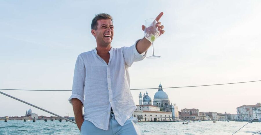 Venice: Lagoon Catamaran Cruise with Music and Drinks - Drinks and music: spritz time with a calm soundtrack