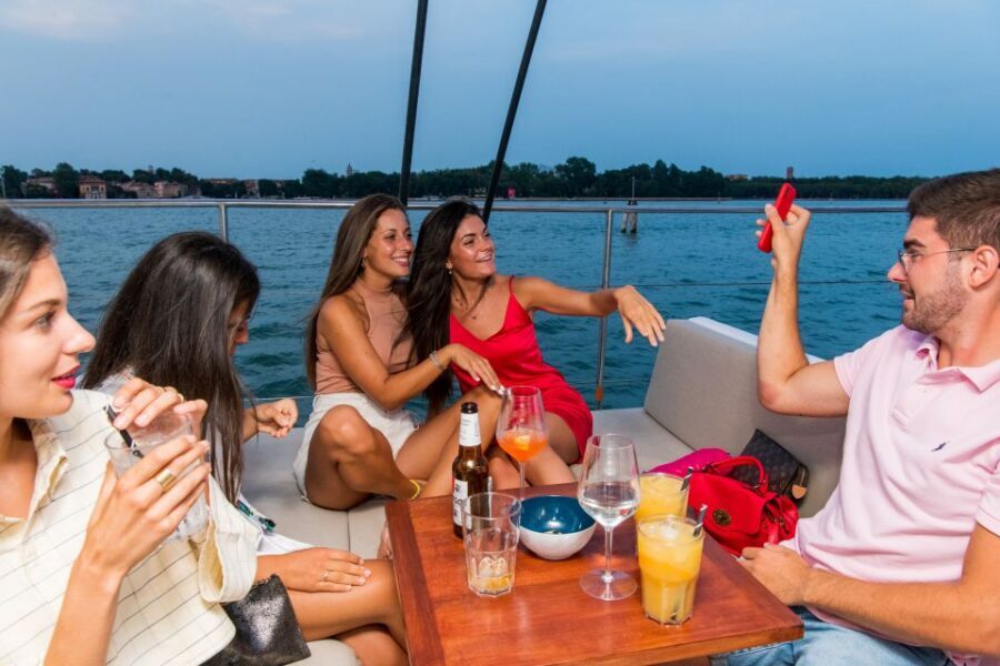 Venice: Lagoon Lunch Cruise on Catamaran - Your 1.5-Hour Route: San Marco Bay to Giudecca Canal Views