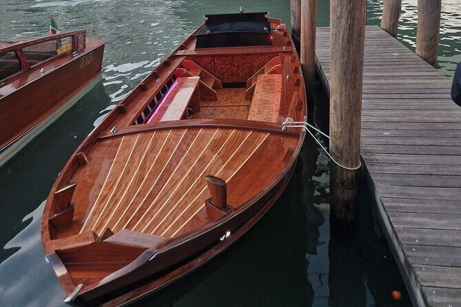 Venice Lagoon Tour with Historic Venetian Boat - Murano glass masters: fascinating craft or a buying moment?