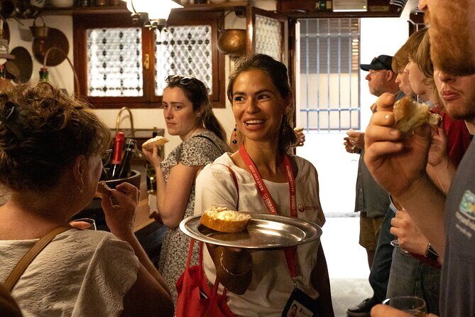Venice Like a Local: Food, Wine & Spritz Tour with Traghetto Ride - The big moment: why the traghetto crossing feels so Venetian