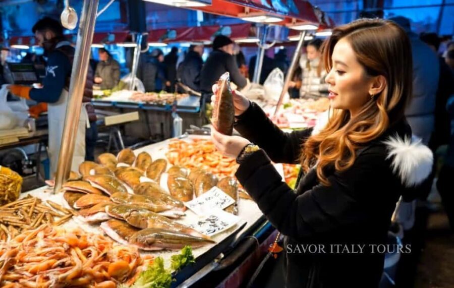 Venice: Local Fish Market With Cicchetti, Lunch, and Wine - Meeting at San Giacomo di Rialto: Finding the Start Fast