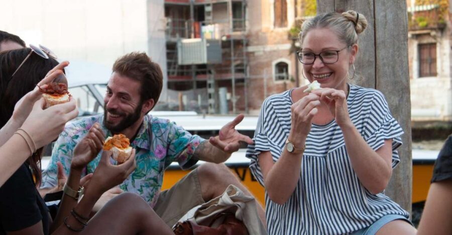 Venice: Local Secrets of Venice Tapas & Wine Walking Tour - Starting point at Enoteca Al Volto and your first taste moment