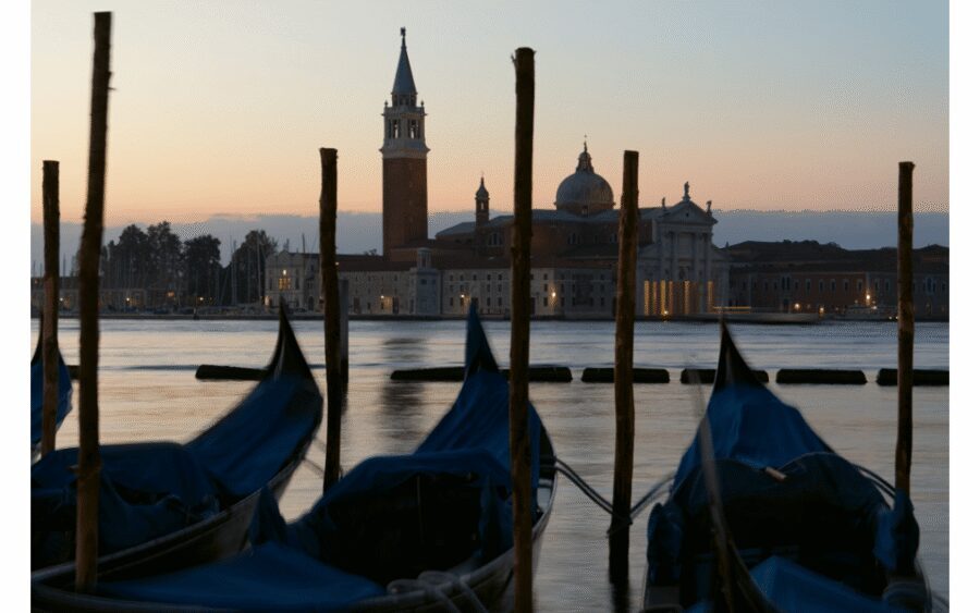 Venice: Morning Walking Tour with Local Guide - Santa Maria della Salute and the Finish Near Punta della Dogana