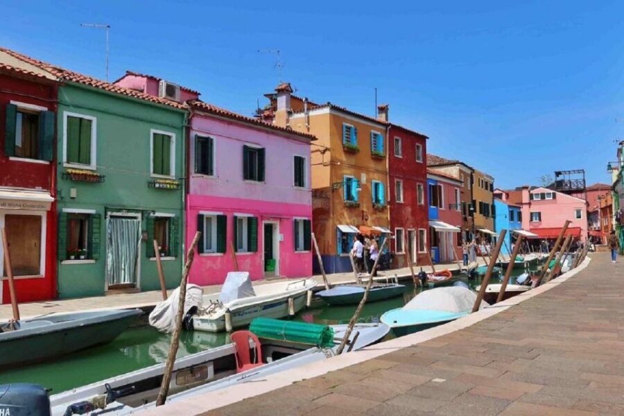 Venice: Murano and Burano Boat Tour with Glass Factory Visit - Timing and comfort: how long it really takes and how to keep it relaxing