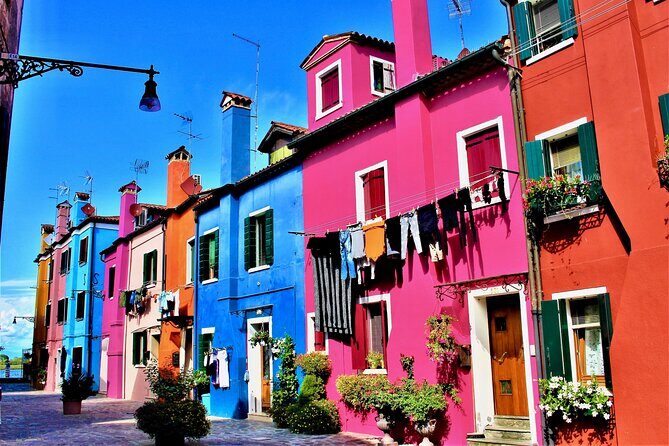Venice: Murano & Burano Islands Tour with Optional Torcello Stop - The panoramic lagoon boat ride: when the guidance actually helps