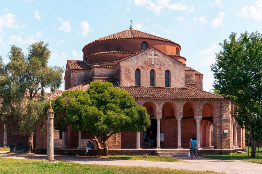 Venice: Murano, Burano, Torcello, and Glass Factory Tour - Boat Ride Through the Venetian Lagoon: What You’ll Notice Most