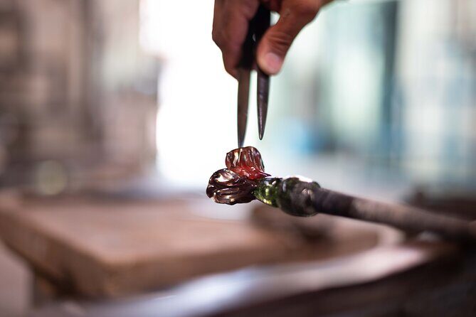 Venice Murano Island Glass Factory Tour with Glass Blowing Demonstration - Showroom Time at Colleoni: Browsing With a Real Credit