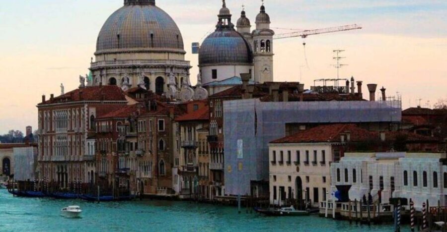 Venice: Must-See Attractions Walking Tour - Basilica dei Frari to Madonna dell’Orto: churches and quiet corners