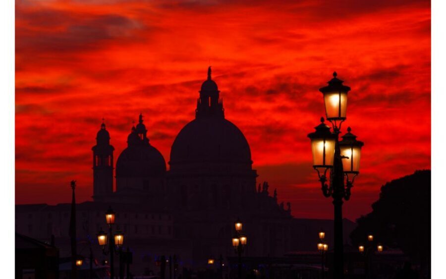 Venice: Mysterious Tales of Ghosts and Murders - From Campo San Bartolomio to St Mark’s: the flow of the walk